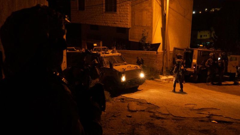 تخللها مواجهات.. الاحتلال يشن حملة دهم واعتقالات في الضفة الغربية