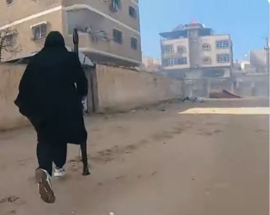 الشهيد حمزة عامر.. القسام توثق مسيرة مقاتلها الأنيق بأقمار الطوفان