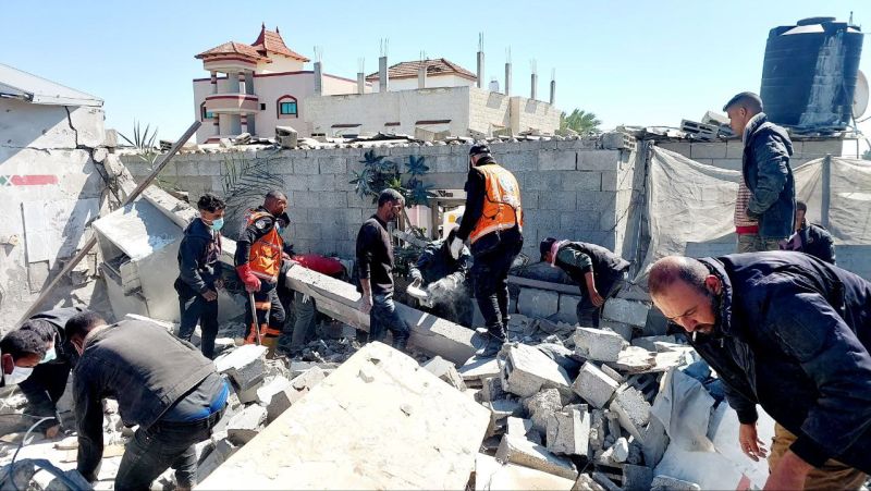الدفاع المدني في غزة يطالب بكشف مصير جثامين شهداء  تحت الأنقاض برفح