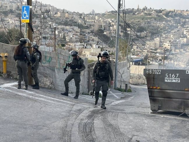 الهدم والإغلاق يهدد بناية تؤوي 15 فرداً من عائلة برقان في بلدة سلوان