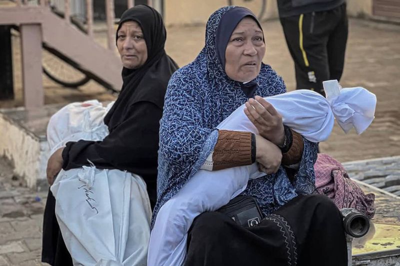 نساء غزة.. تحولت الأدوار وتضاعفت المعاناة
