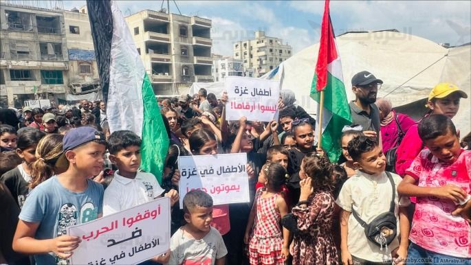حفاضات مفقودة .. طفولة مُنهكة تحت وطأة عدوان الاحتلال في غزة