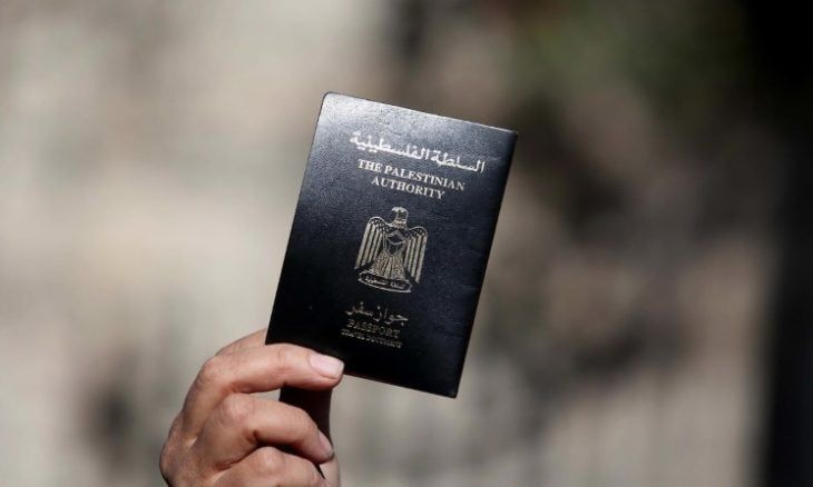 الحرمان من جواز السفر .. غزيون في الخارج يواجهون “المنع الأمني” وتعليق الحياة