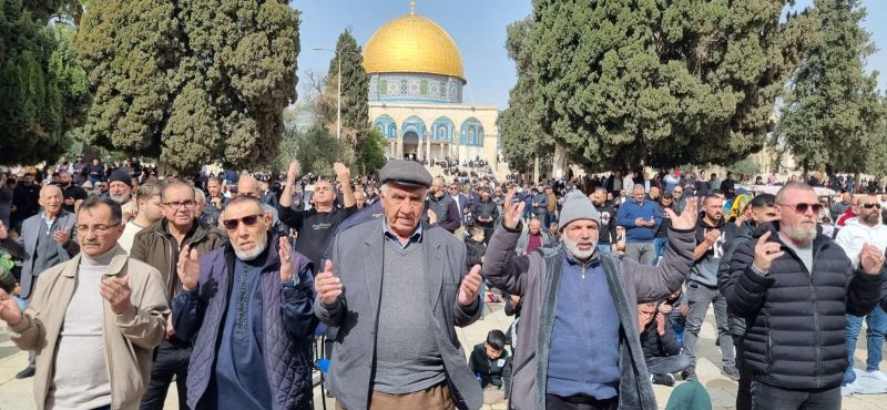 70 ألف مصلٍ يؤدون الجمعة في الأقصى رغم تشديدات الاحتلال