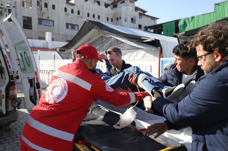 هيئة المعابر: إجلاء 35 مريضا من غزة عبر معبر رفح لتلقي العلاج