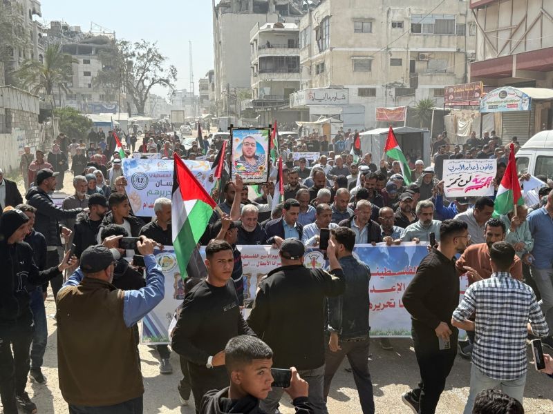 مسيرات حاشدة في غزة إحياءً ليوم الأسير وتحذيرات من تصاعد الانتهاكات بالسجون