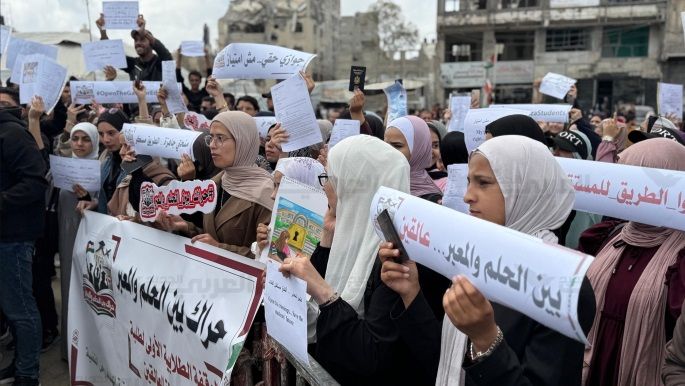 “منحتي جاهزة والطريق مسكّر”.. طلاب غزة العالقون يطالبون بفتح المعابر