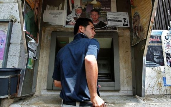 إسرائيل تُعمّق خنق السلطة ماليًا وتقتطع 590 مليون شيكل من عائدات الضرائب