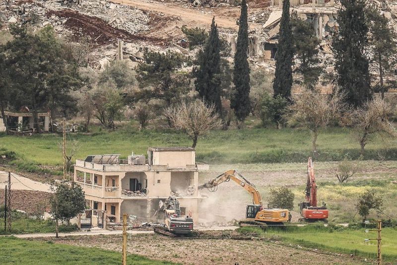 شهداء في غارات مكثفة على جنوب لبنان واتصالات سياسية لوقف النار