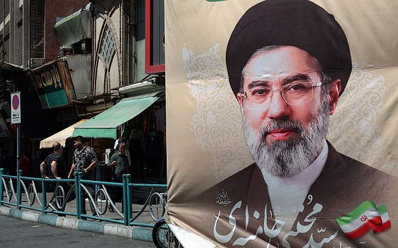 خامنئي: الفشل الأميركي يمهّد لـ”فصل جديد” في الخليج ومضيق هرمز