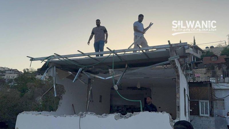 الاحتلال يجبر مقدسيًا على هدم منزله ذاتيًا في سلوان