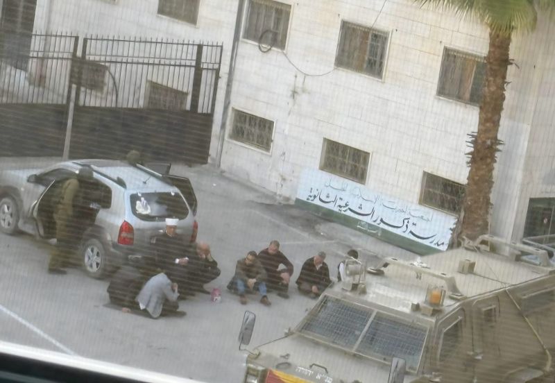 الاحتلال يعتقل وزيرًا أسبق في الخليل ويختطف شابًا في اليامون