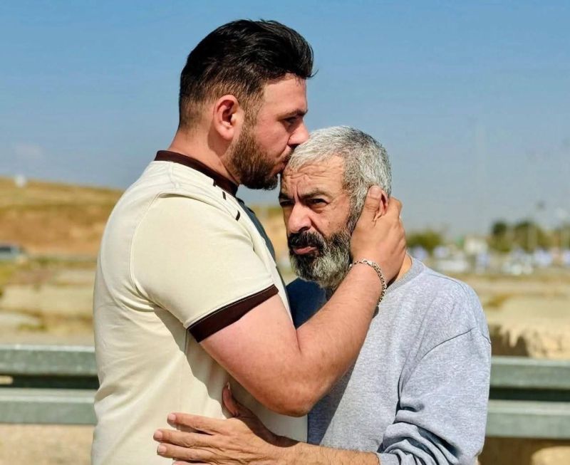 بجسد نحيل وصحة متدهورة.. الإفراج عن الصحفي علي السمودي بعد عام من الاعتقال