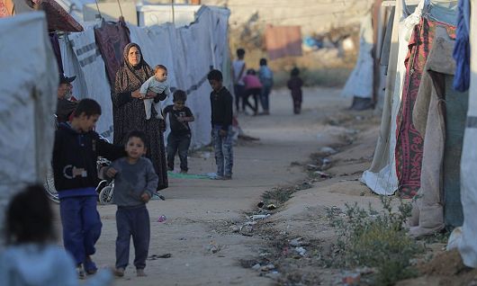 شهيدان بنيران الاحتلال في غزة وحصيلة ضحايا الإبادة 72,608 شهداء