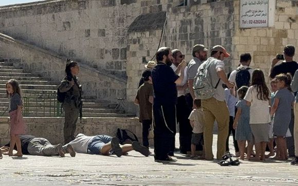 اقتحامات استيطانية جديدة للمسجد الأقصى ورفع أعلام الاحتلال في باحاته