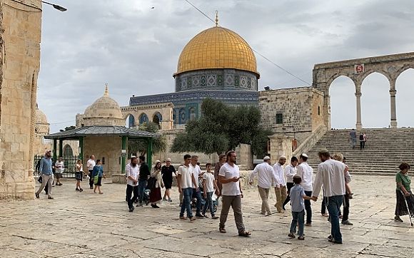 عشرات المستوطنين يقتحمون المسجد الأقصى بقيادة غيليك