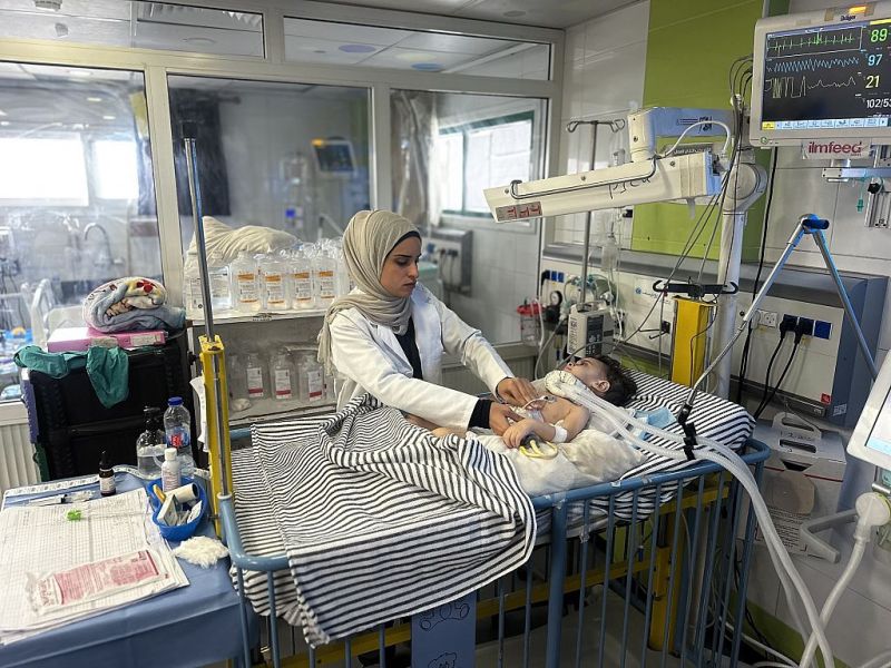 أزمة الأكسجين تخنق مجمع ناصر وتهدد حياة مئات المرضى في غزة