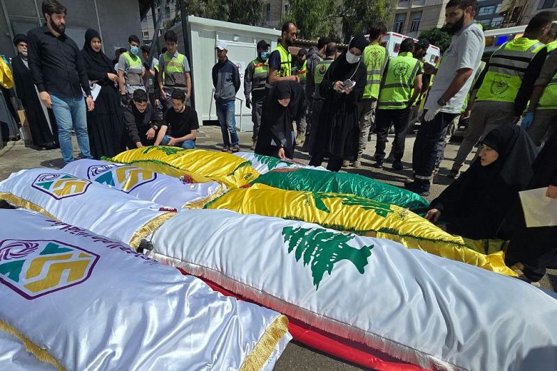 تصعيد إسرائيلي جنوب لبنان.. استشهاد 6 مسعفين وصحفي وحزب الله يرد