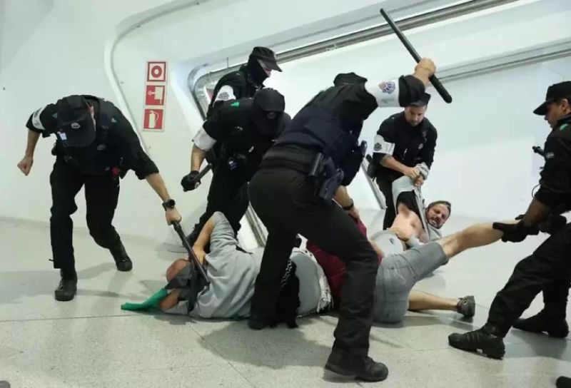 الأورومتوسطي يندد بعنف شرطة الباسك ضد نشطاء “أسطول الصمود”