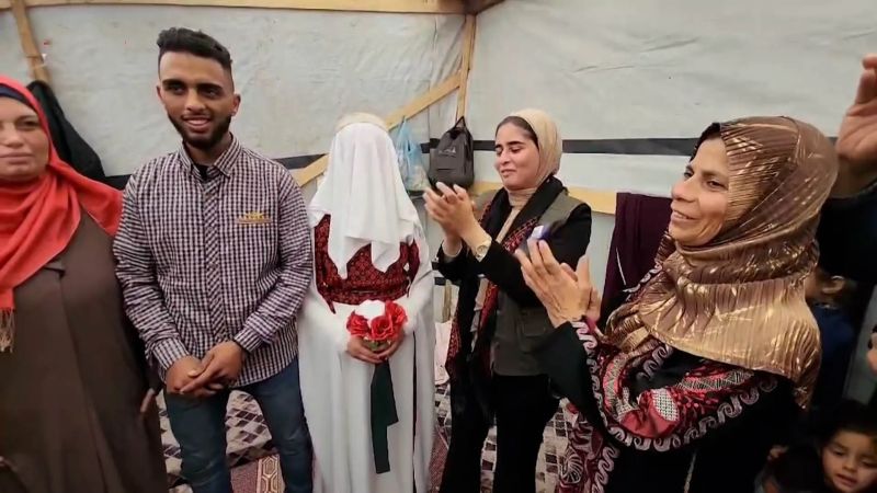 زغاريد خجلى ومحاصرة.. أفراح غزة تعود رغم الركام وقسوة الحياة