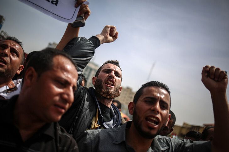 عمال غزة يتظاهرون للمطالبة بحقوقهم في العمل والغذاء والإيواء