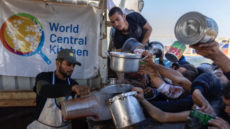 المطبخ العالمي في غزة .. إنهاء عمل وتقليص خدمات يفاقم الأزمة الإنسانية