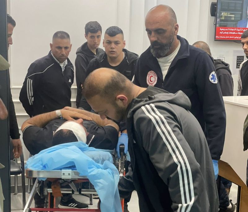إصابة مواطن وطفله باعتداء للمستوطنين جنوب الخليل