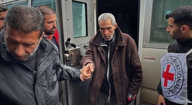البياض يغزو شعر الشباب في غزة.. الإبادة والضغوط النفسية في دائرة الاتهام