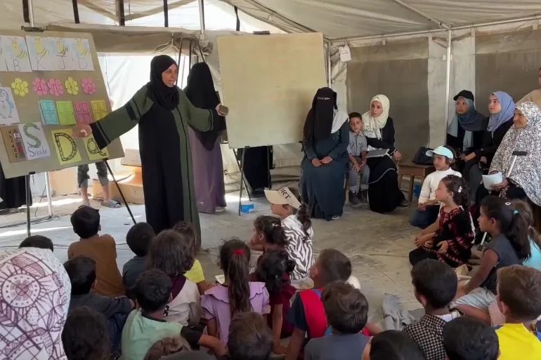 مبادرة إقرأ.. تعيد الأمل لأطفال خان يونس داخل خيام النزوح