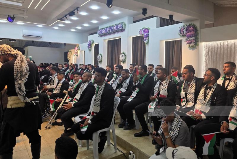 وسط الدمار والنزوح.. زفاف جماعي لـ62 عريساً وعروساً بخان يونس