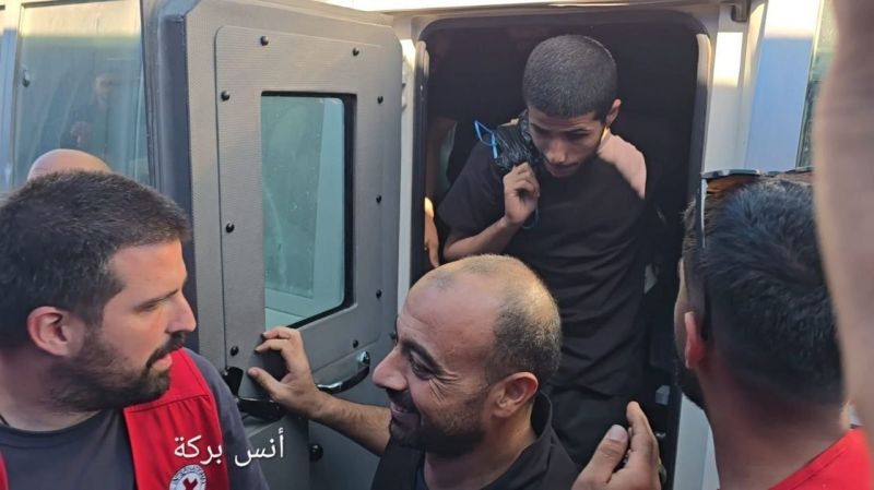 الإفراج عن 10 أسرى من غزة ونقلهم إلى المستشفى بحالة صحية متدهورة