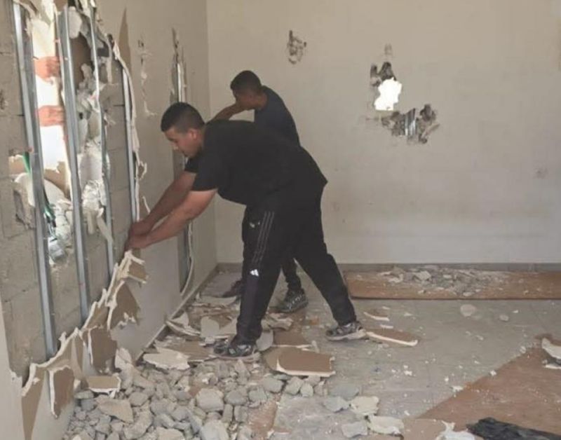 الاحتلال يجبر مقدسيا ونجله على هدم منزليهما في سلوان