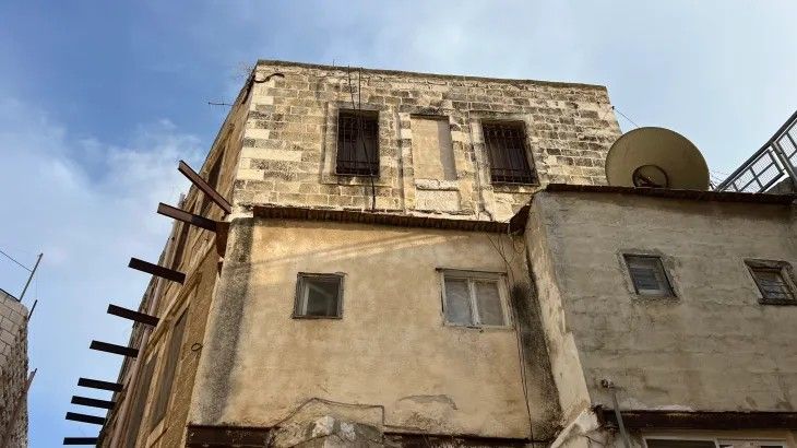 بعد إخلاء 6 عائلات مقدسية.. المستوطنون يستولون على عقار “الباشا” التاريخي في القدس المحتلة