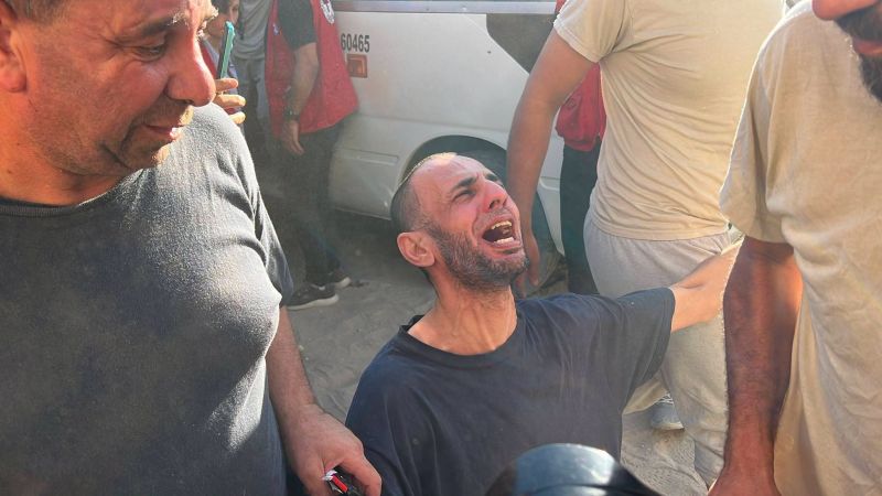 60 معتقلا من غزة بسجون الاحتلال يصلون مستشفى شهداء الأقصى