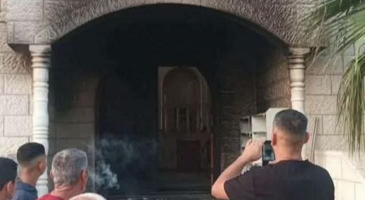 المستوطنون يحرقون مسجدين ومركبات وآليات في نابلس وطولكرم