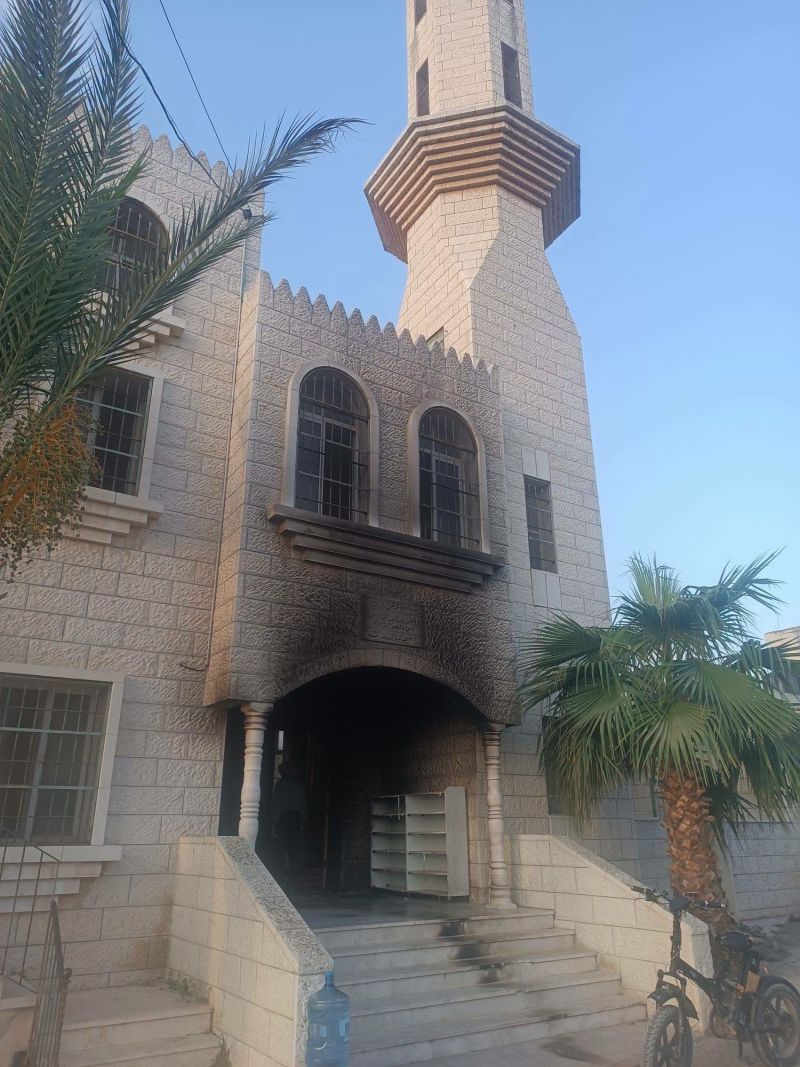 حماس: إحراق مسجدين في نابلس وطولكرم جريمة فاشية ممنهجة تستهدف المقدسات الإسلامية
