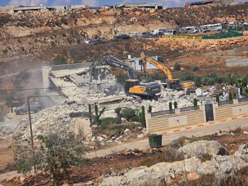 محافظة القدس: هدم المنازل وإخطارات الإخلاء في قلنديا تهدد الوجود الفلسطيني