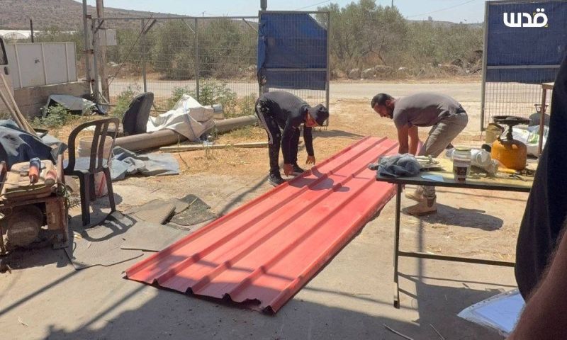 الاحتلال يجبر فلسطينيا على هدم محله التجاري في طولكرم