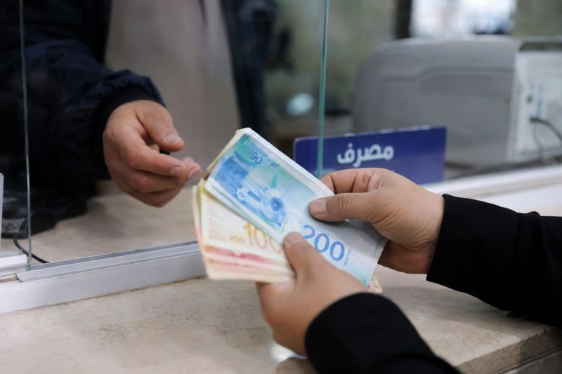 الاحتلال يؤجل قطع الخدمات المصرفية عن البنوك الفلسطينية.. هل هي المشكلة الوحيدة؟