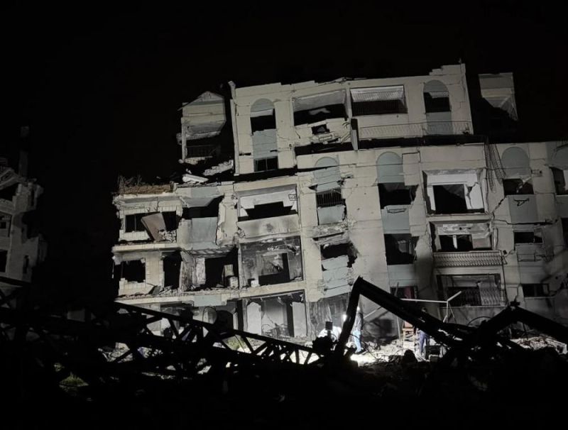 11 شهيدا و100 مفقود في انهيار عمارة سكنية غربي غزة
