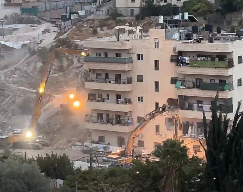 الاحتلال يهدم بناية سكنية من 5 طوابق في بلدة الطور بالقدس