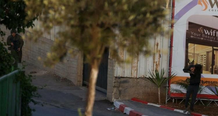 فصائل فلسطينية تشيد بعملية الخليل وتدعو إلى تصعيد المواجهة