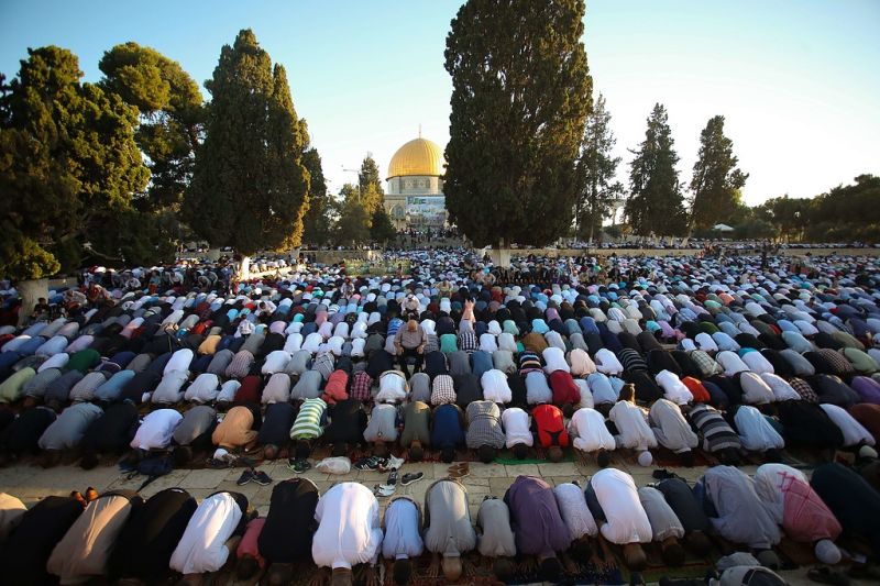 رغم قيود الاحتلال .. 140 ألف مصلٍ يؤدون عيد الأضحى في الأقصى المبارك