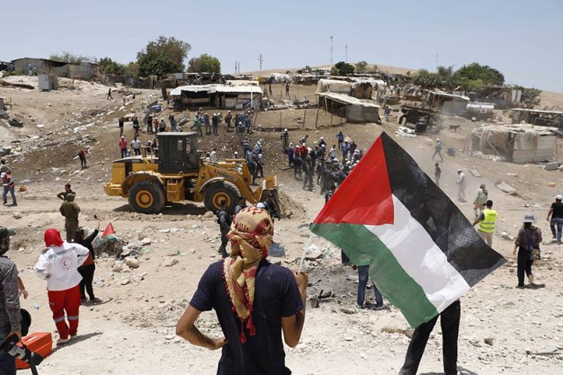 سموتريتش يوقع أمرا فوريا بإخلاء الخان الأحمر وتهجير سكانه