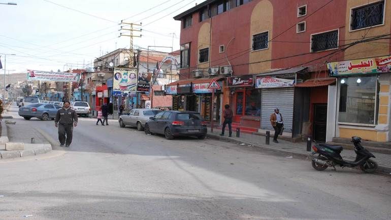مخيم الجليل.. الغلاء يهدد فرحة الأطفال بالعام الدراسي الجديد