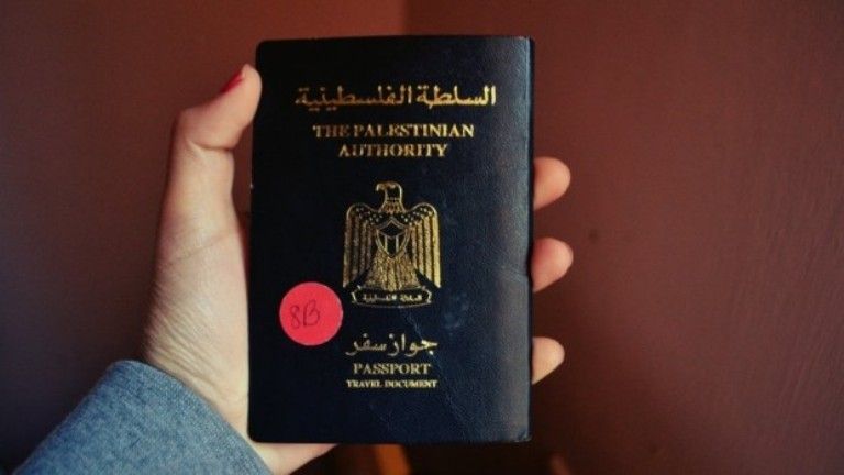 الفيدرالية الدولية: حرمان فلسطينيين من الجوازات يفاقم معاناتهم