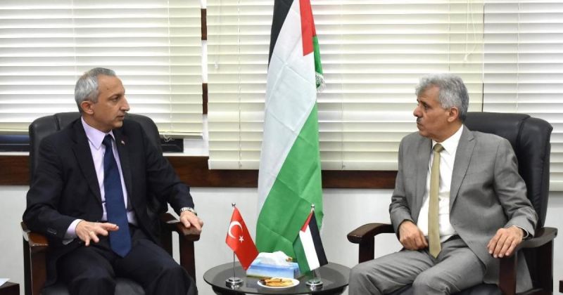 ​وزير التربية يضع حجر الأساس لمدرسة مهنية ويتفقد المدارس الصيفية في طوباس