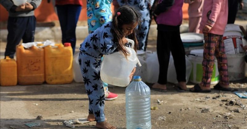 من 85 إلى 20 لتراً يومياً: انهيار حاد في إمدادات المياه بقطاع غزة