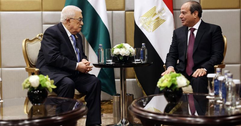 الرئيس عباس يهنئ السيسي بافتتاح مقر القيادة الاستراتيجية