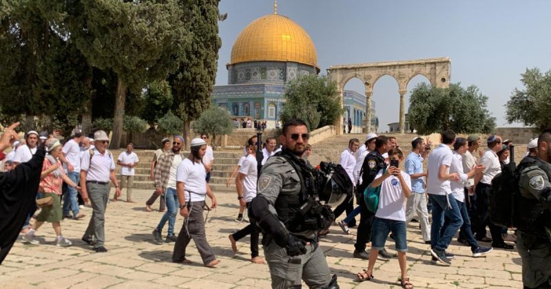 مستوطنون يقتحمون المسجد الأقصى بحماية قوات الاحتلال